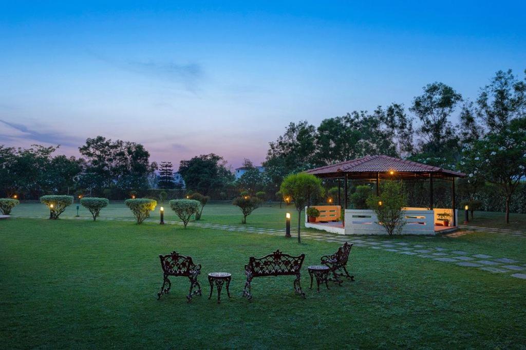 Naturoville Wellness Resort Rishikesh - Surrounded By Nature, Rooted In Wellness Doiwāla Buitenkant foto