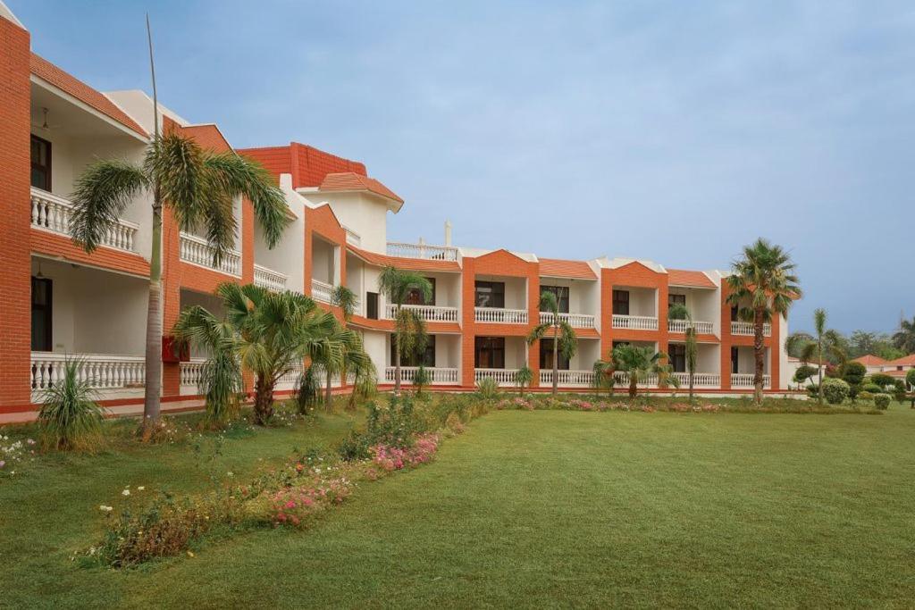 Naturoville Wellness Resort Rishikesh - Surrounded By Nature, Rooted In Wellness Doiwāla Buitenkant foto